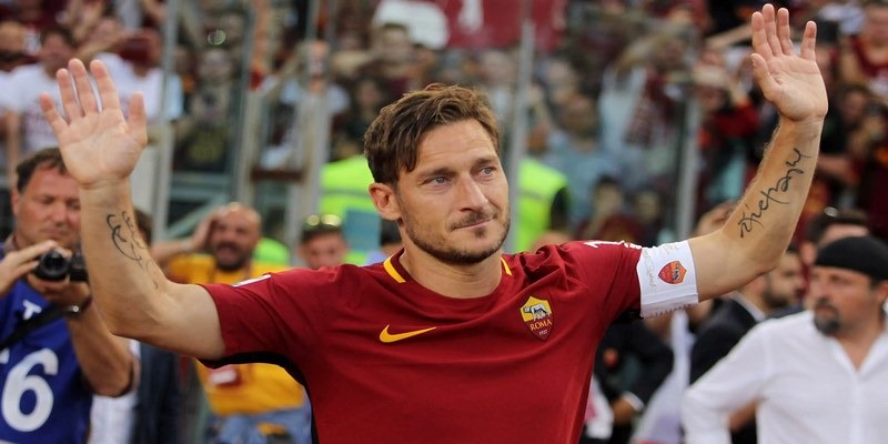 Francesco Totti xuất sắc trong đội hình AS Roma cầu thủ