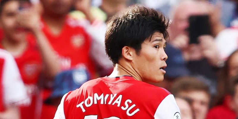 Takehiro Tomiyasu đã dần khẳng định là chân sút phòng ngự hàng đầu châu Á 