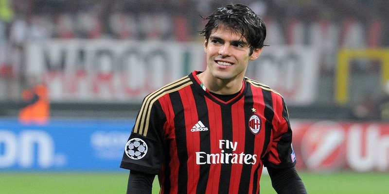 Ricardo KaKa là cầu thủ đẹp trai với nụ cười tỏa nắng trên sân cỏ