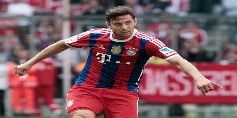 Top 5 những cầu thủ từng chơi cho Bayern Munich Claudio Pizarro là cầu thủ người Peru cực kỳ xuất sắc