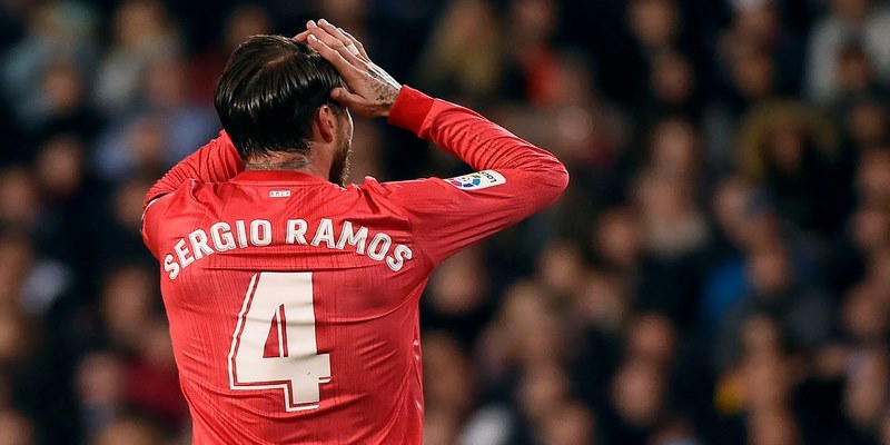 Số 4 biểu tượng cho trung vệ làm nhiệm vụ phòng ngự