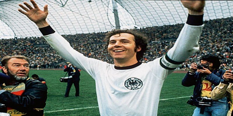 Điểm danh tiền vệ phòng ngự hay nhất mọi thời đại Franz Beckenbauer người bảo vệ hàng thủ giỏi trong mọi tình huống